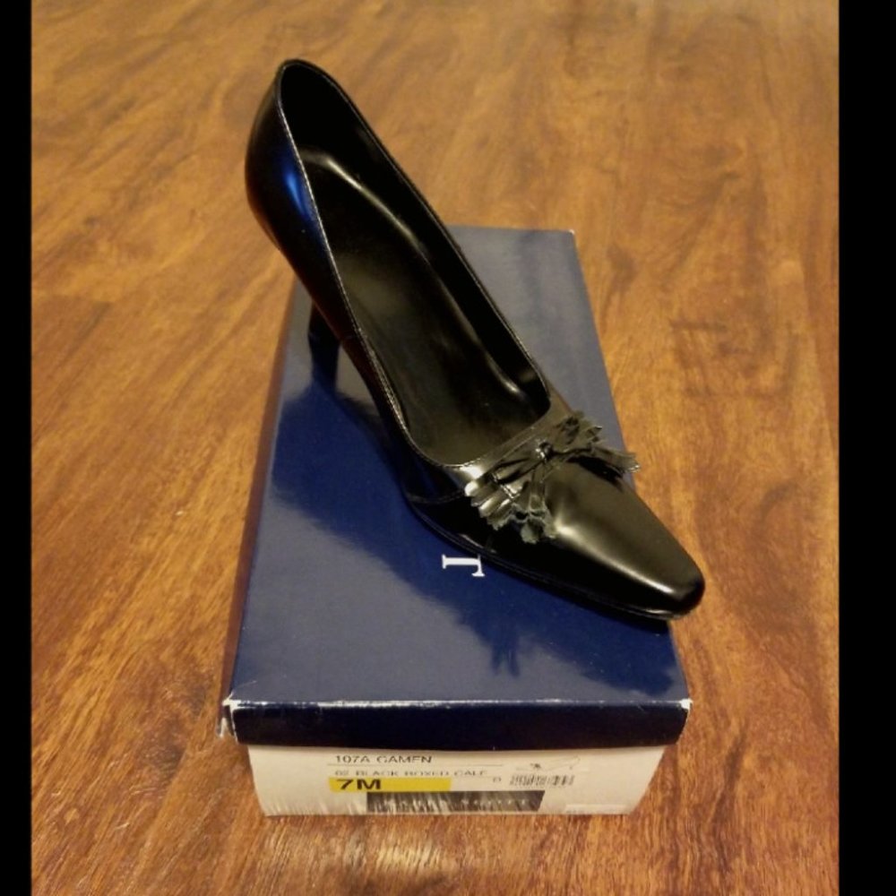 Karen Scott Women's leather Pumps  sz 7 M
